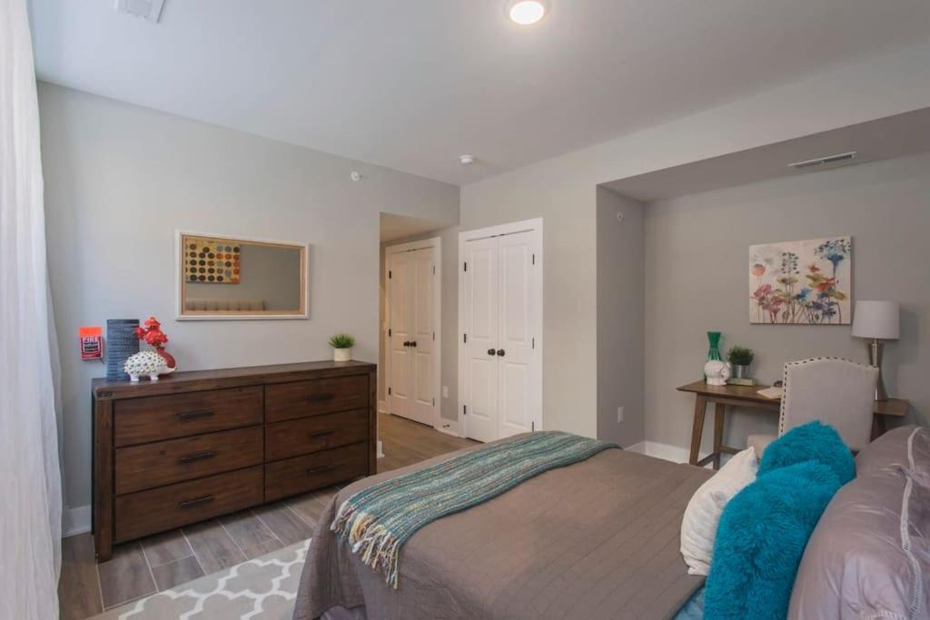 Pristine 3 Bdrm - Garage Parking - Close To Upenn Apartment